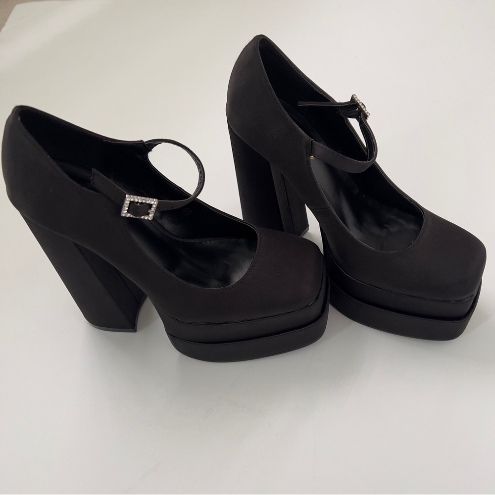 Platform heels - Picture 2 of 3